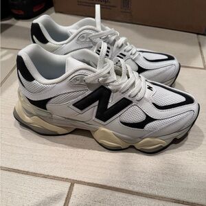 New Balance 9060 White and Black Sneakers size 7 NWOT